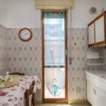147_745_CUCINA_CON_PORTA_CON_FINESTRA__PER_ACCEDERE_AL_BALCONE_Borghetto_Santo_Spirito