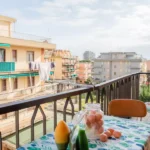 151_3604_balcone_con_tavolino_da_esterno_Borghetto_Santo_Spirito