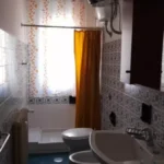 155_824_BAGNO_CON_DOCCIA_E_FINESTRA_Borghetto_Santo_Spirito