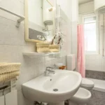 162_2842_bagno_con_finestra_Borghetto_Santo_Spirito