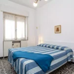 163_1240_camera_da_letto_con_finestra_Borghetto_Santo_Spirito