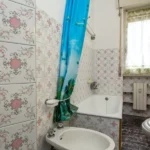 163_3299_bagno_con_finestra_Borghetto_Santo_Spirito