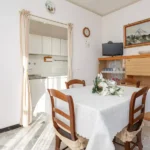 172_2659_zona_giorno_con_tavolo_Borghetto_Santo_Spirito