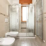 177_1174_bagno_con_finestra_Borghetto_Santo_Spirito