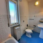 183_1275_bagno_finestrato_con_vasca_Borghetto_Santo_Spirito