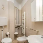 185_1296_BAGNO_CON_VASCA_E_FINESTRA_Borghetto_Santo_Spirito