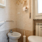 191_4983_bagno_finestrato_Borghetto_Santo_Spirito