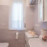 202_1495_BAGNO_CON_FINESTRA_Borghetto_Santo_Spirito