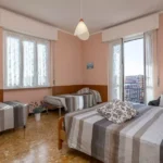 206_2749_camera_con_letto_matrimoniale_e_due_letti_singoli_Borghetto_Santo_Spirito