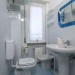 206_2755_bagno_con__finestra_Borghetto_Santo_Spirito