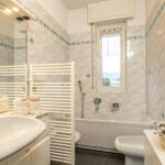 209_3743_BAGNO_CON_FINESTRA_Borghetto_Santo_Spirito