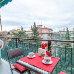 209_3763_BALCONE_CON_TAVOLO_E_VISTA_Borghetto_Santo_Spirito