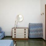 214_2037_camera_da_letto_con_lettino_pieghevole_Borghetto_Santo_Spirito