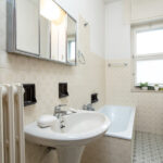 214_2038_bagno_con_finestra_Borghetto_Santo_Spirito