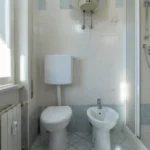 216_1611_BAGNO_CON_FINESTRA_Borghetto_Santo_Spirito