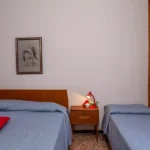 219_2120_camera_da_letto_con_letto_matrimoniale_e_letto_singolo_Borghetto_Santo_Spirito