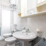 222_3448_BAGNO_CON_FINESTRA_Borghetto_Santo_Spirito