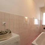226_2974_bagno_con_finestra_e_lavatrice_Borghetto_Santo_Spirito