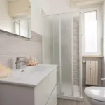 228_2691_BAGNO_CON_FINESTRA_Borghetto_Santo_Spirito