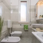 229_2413_BAGNO_CON_FINESTRA_Borghetto_Santo_Spirito
