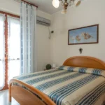 238_1540_CAMERA_DA_LETTO_CON_PORTA_FINESTRA_Borghetto_Santo_Spirito