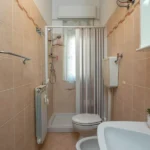 239_1682_bagno_con_finestra_Borghetto_Santo_Spirito
