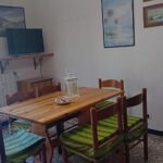 239_2728_zona_giorno_tavolo_e_porta_finestra_Borghetto_Santo_Spirito