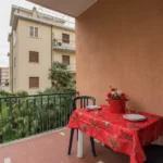 240_1671_BALCONE_A_TERRAZZINO_CON_TAVOLO_DA_ESTERNO_Borghetto_Santo_Spirito