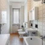 243_1629_BAGNO_CON_FINESTRA_E_VASCA_Borghetto_Santo_Spirito