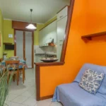 253_1522_ENTRATA_CON_DUE_POLTRONE_LETTO_Borghetto_Santo_Spirito