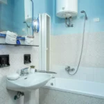 273_1324_bagno_finestrato_Borghetto_Santo_Spirito