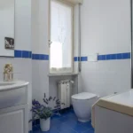 284_2889_bagno_con_finestra_BORGHETTO_SANTO_SPIRITO