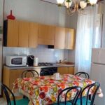 335_5323_zona_giorno_parete_cucina_BORGHETTO_SANTO_SPIRITO