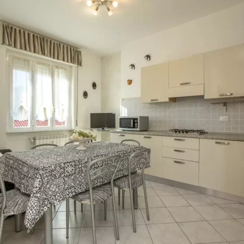 206_2734_zona_giorno_con_finestra_Borghetto_Santo_Spirito